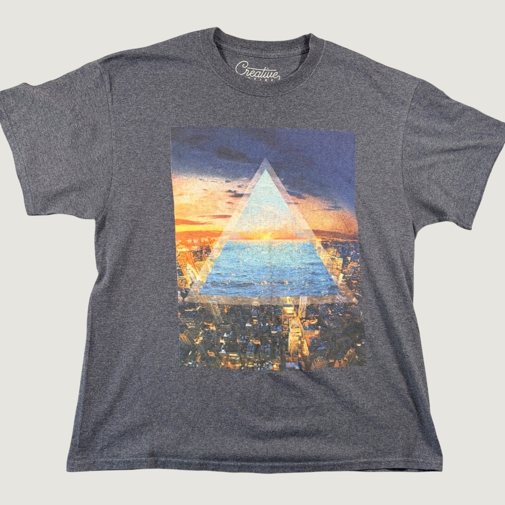 Creative Empire Mens Large Graphic T-Shirt Gray Cityscape Triangle Sunset